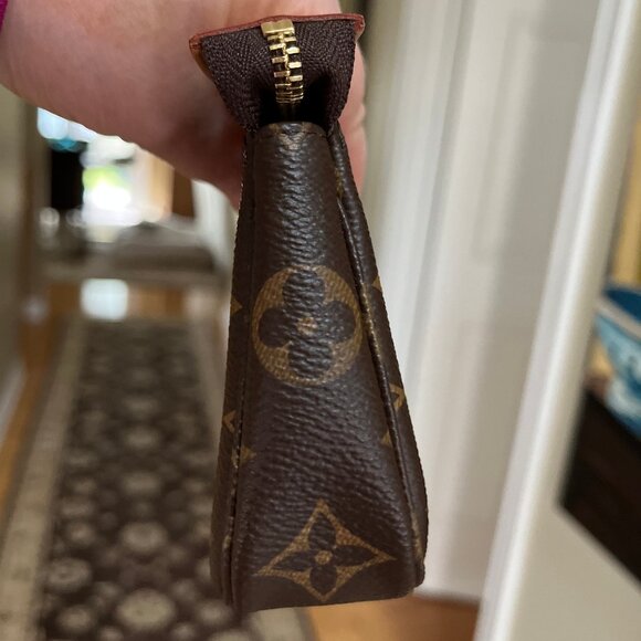 Louis Vuitton Mini Pochette Monogram - Authentic - Picture 13 of 17